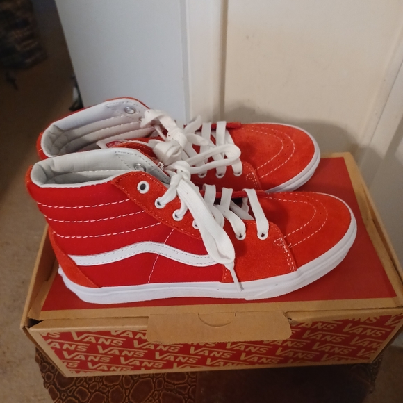 Red vans brand new - Picture 2 of 4